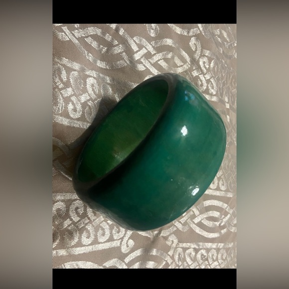 LAST CHANCE 🔥 Vintage Laquered Wpod Green Chunky Bracelet #7884 - Picture 2 of 7